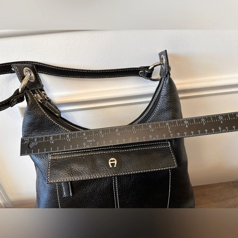 Beautiful Etienne Aigner black leather handbag in great condition